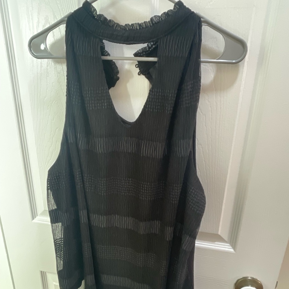 Sleeveless shirt